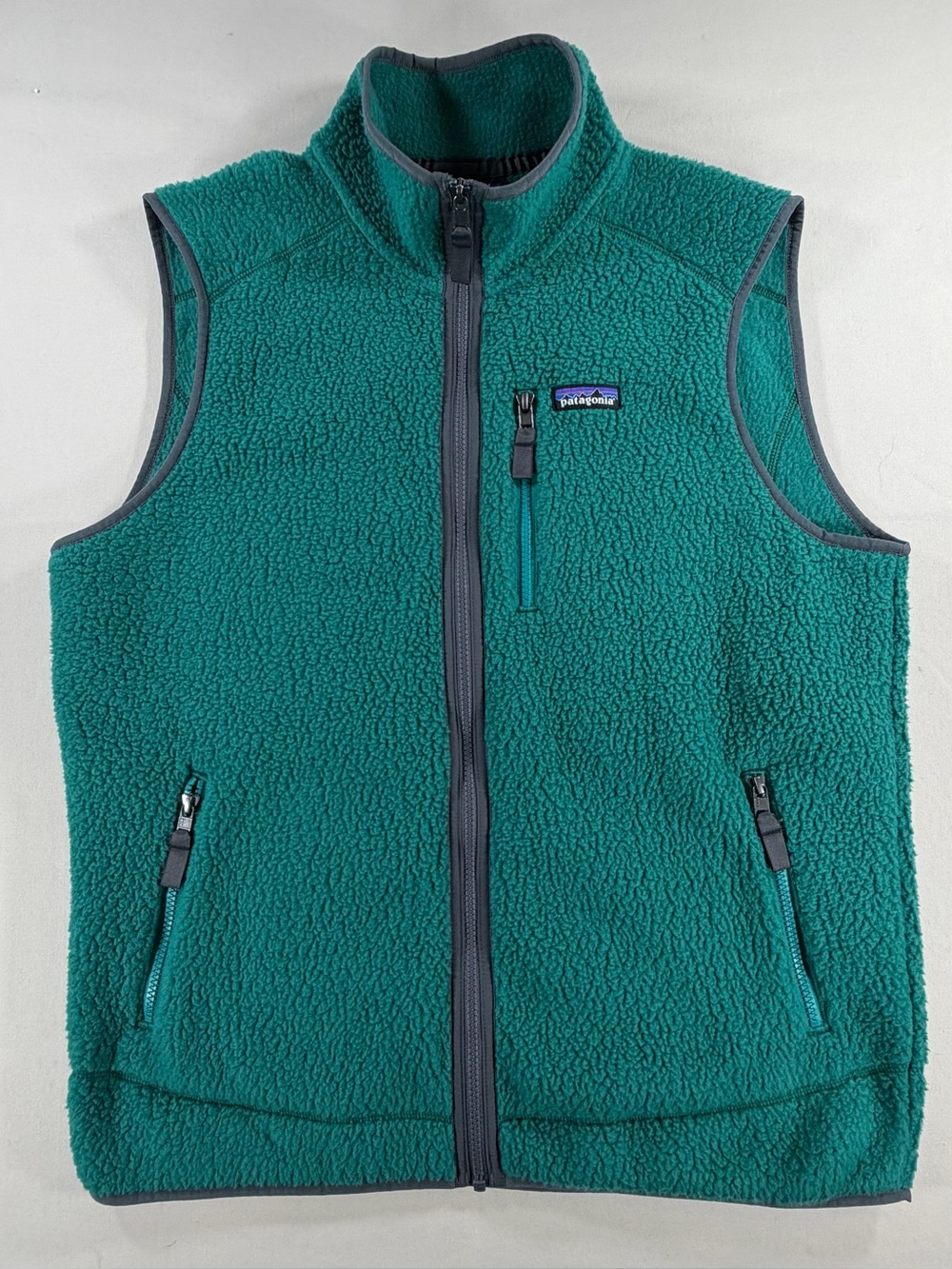 Patagonia men’s Teal Green Fleece Vest - Cozy Outdoor Layer L 802